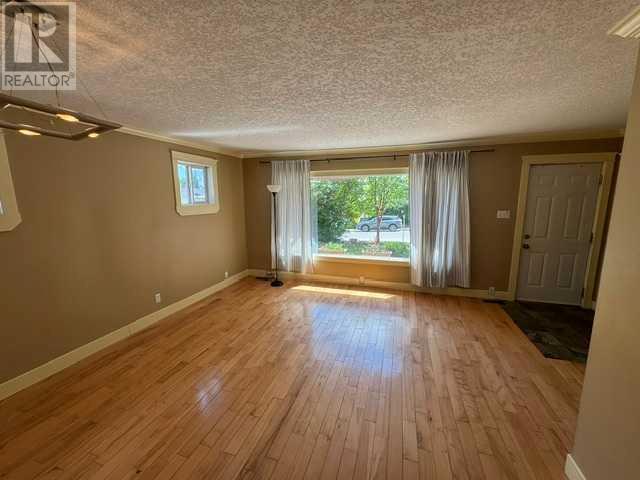 Property at 134 31 Avenue NE image 5
