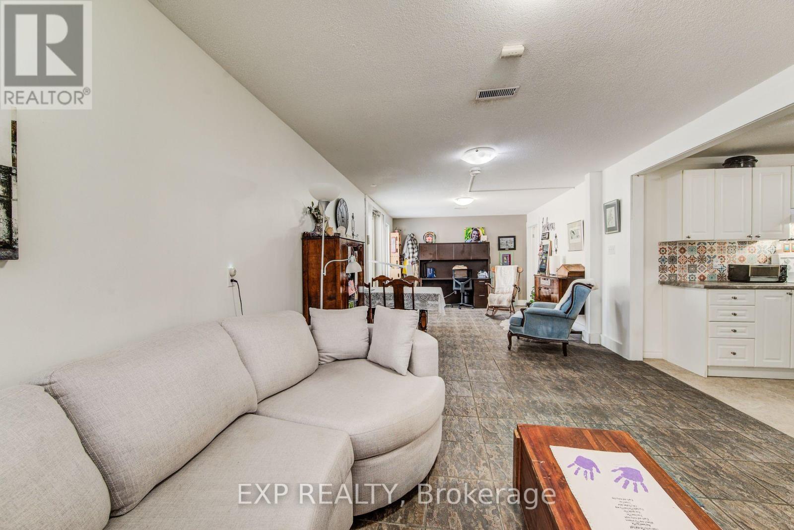 1023 Maple Leaf Street, Wellesley, Ontario  N0B 2T0 - Photo 14 - X12268874