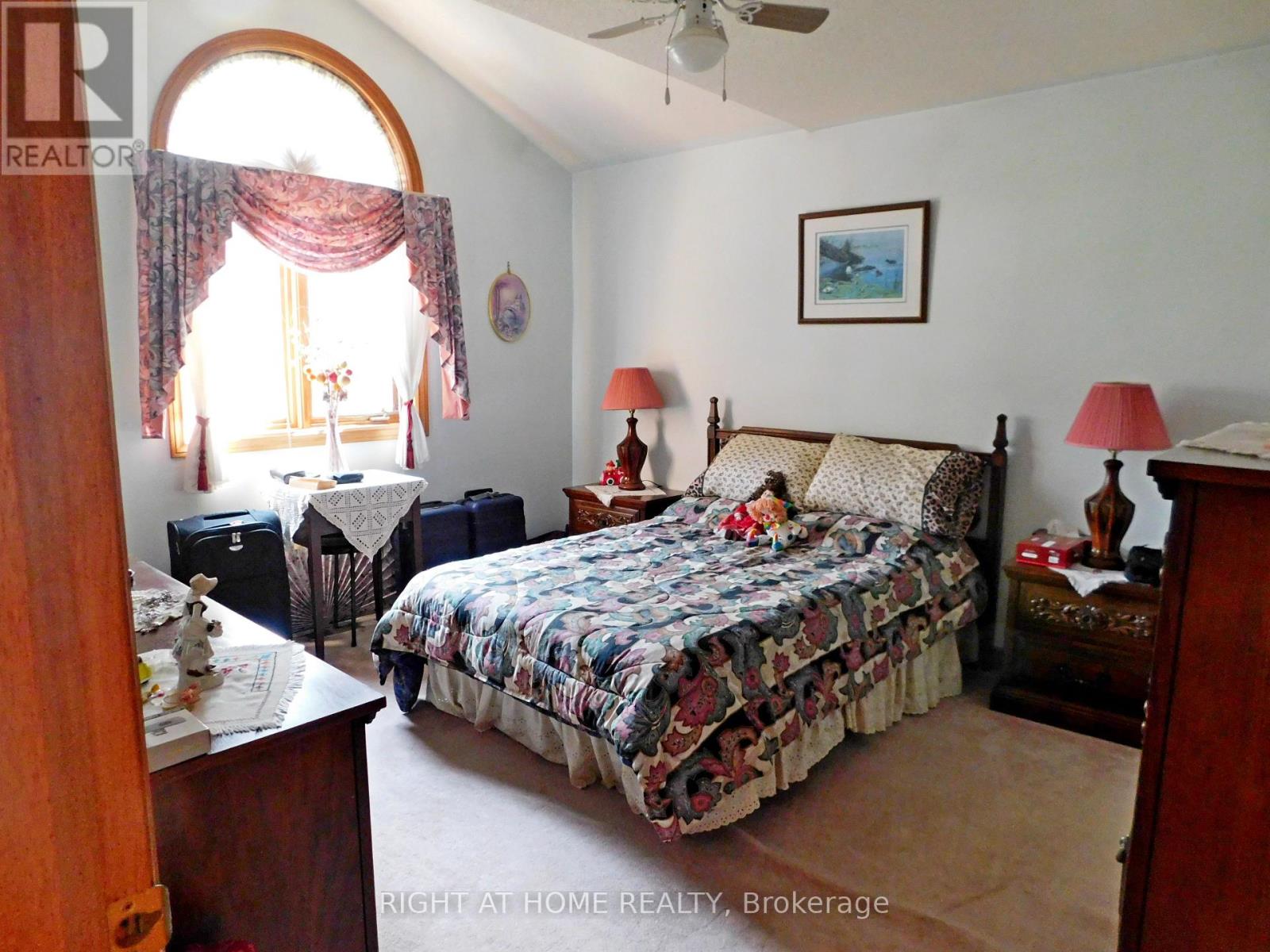 4916 Thirty Road N, Lincoln (Lincoln Lake), Ontario  L3J 1W2 - Photo 25 - X12268888