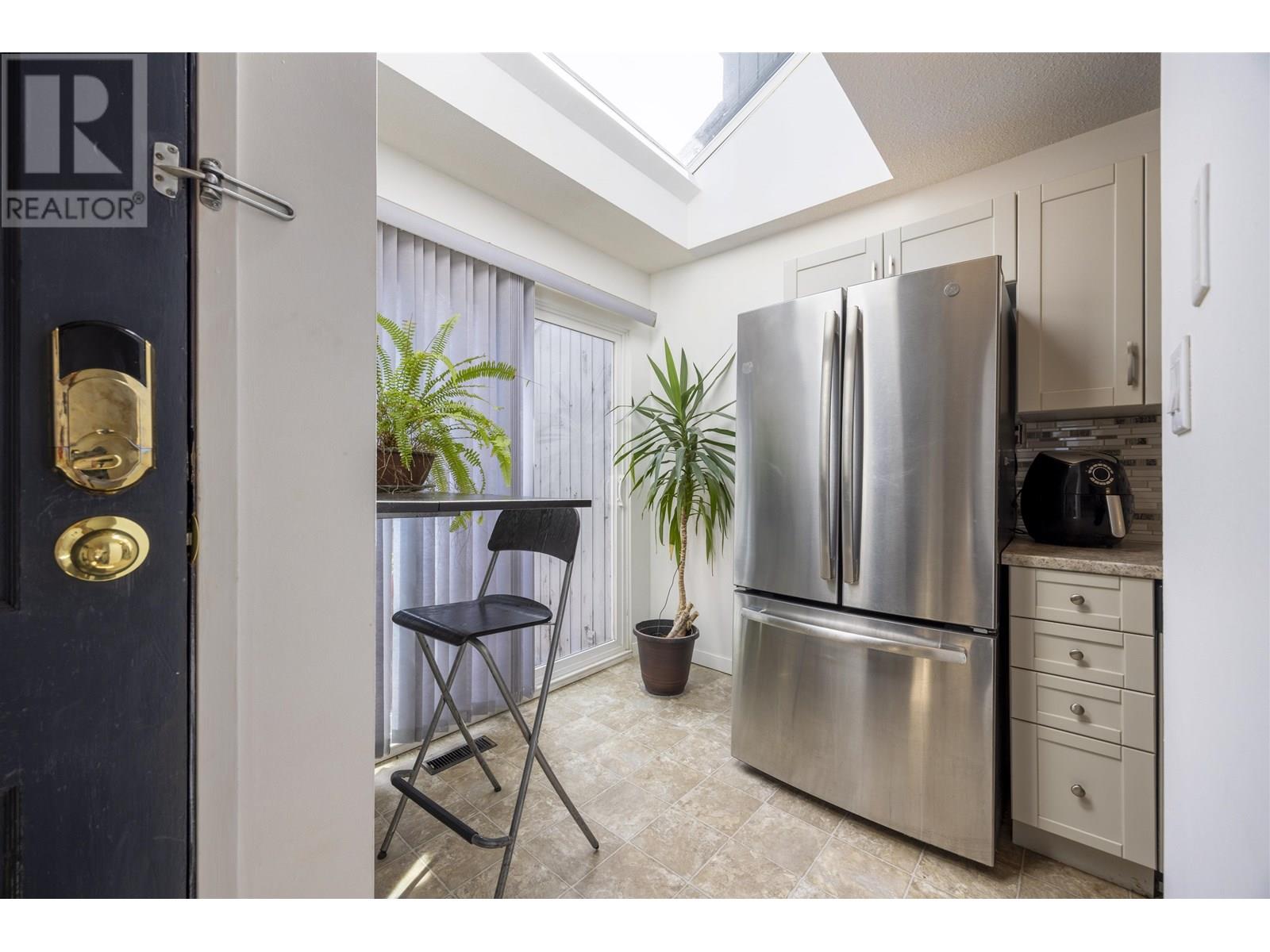 Property at 2 19022 119B AVENUE image 3