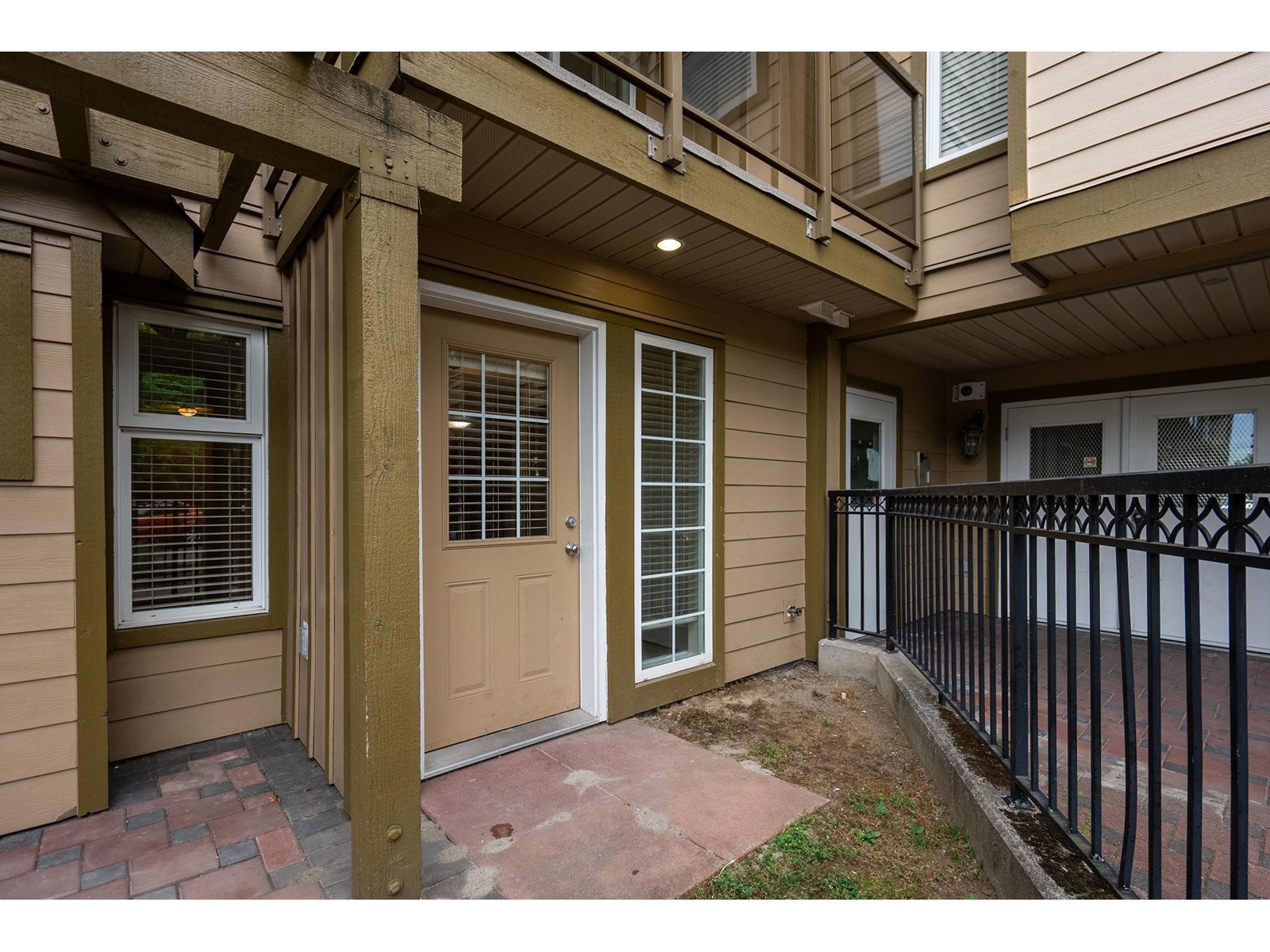 113 10289 133 Street, Surrey, British Columbia  V3T 0B1 - Photo 2 - R3024047