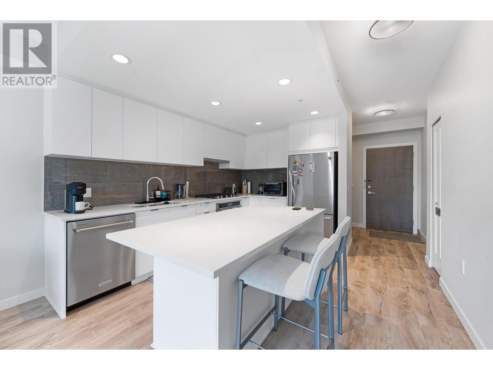 412 615 Cottonwood Avenue, Coquitlam, British Columbia  V3J 2S5 - Photo 2 - R3023607