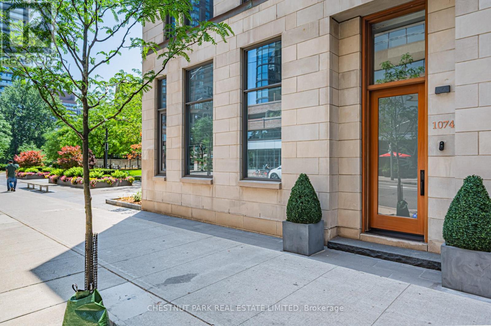 Property at 11 - 1074 BAY STREET image 3