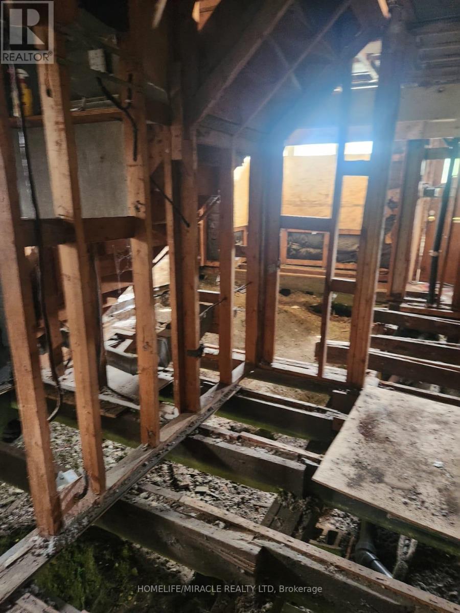 198 Beach Boulevard, Hamilton (Hamilton Beach), Ontario  L8H 6V9 - Photo 20 - X12070373