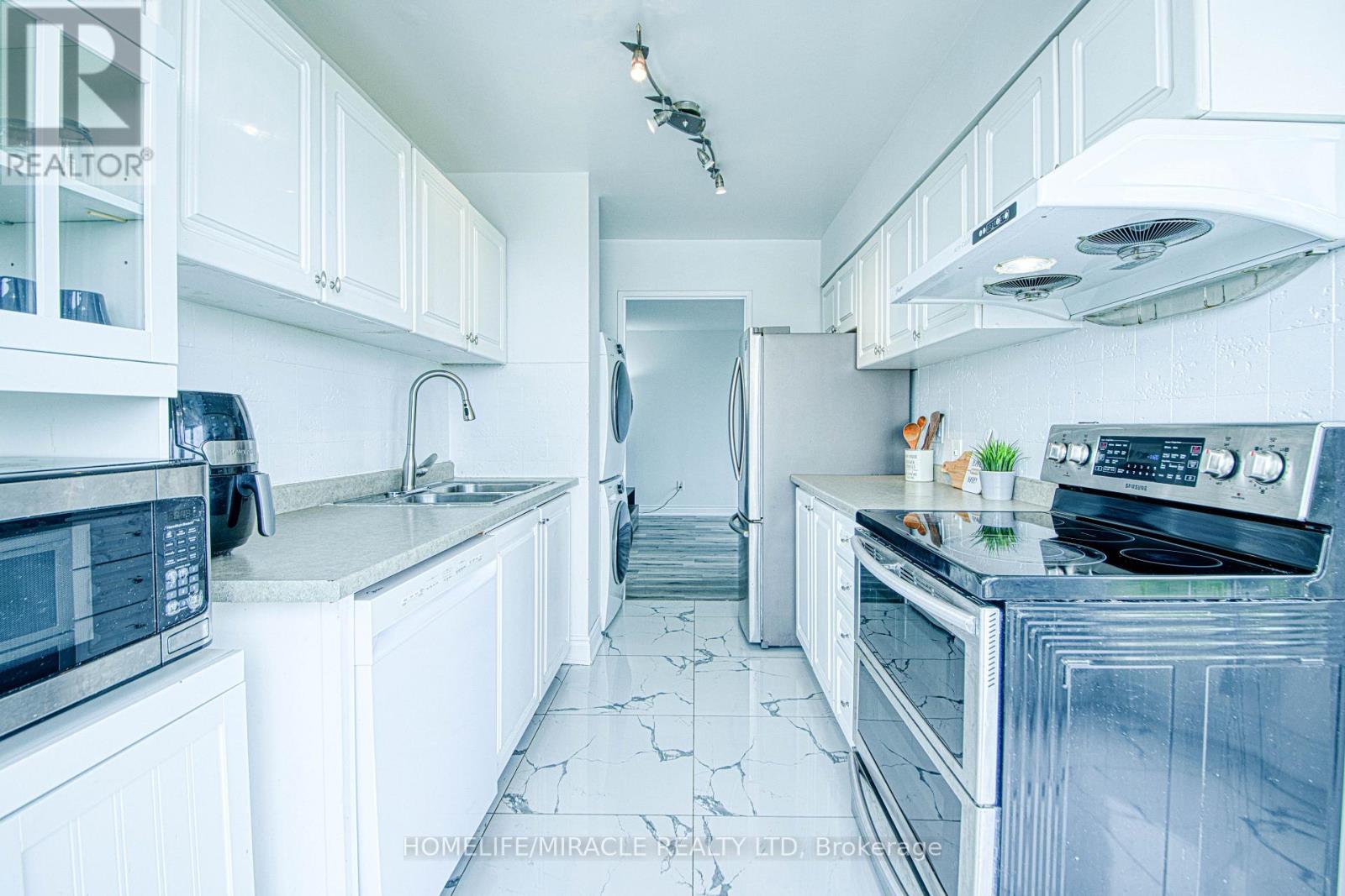 1004 - 3077 Weston Road, Toronto, Ontario  M9M 3A1 - Photo 17 - W12268938