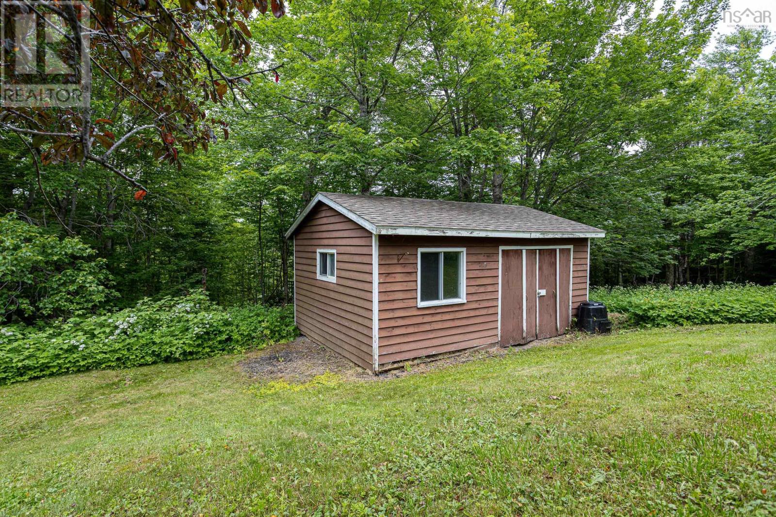 Property at 754 Lakeview Avenue image 4