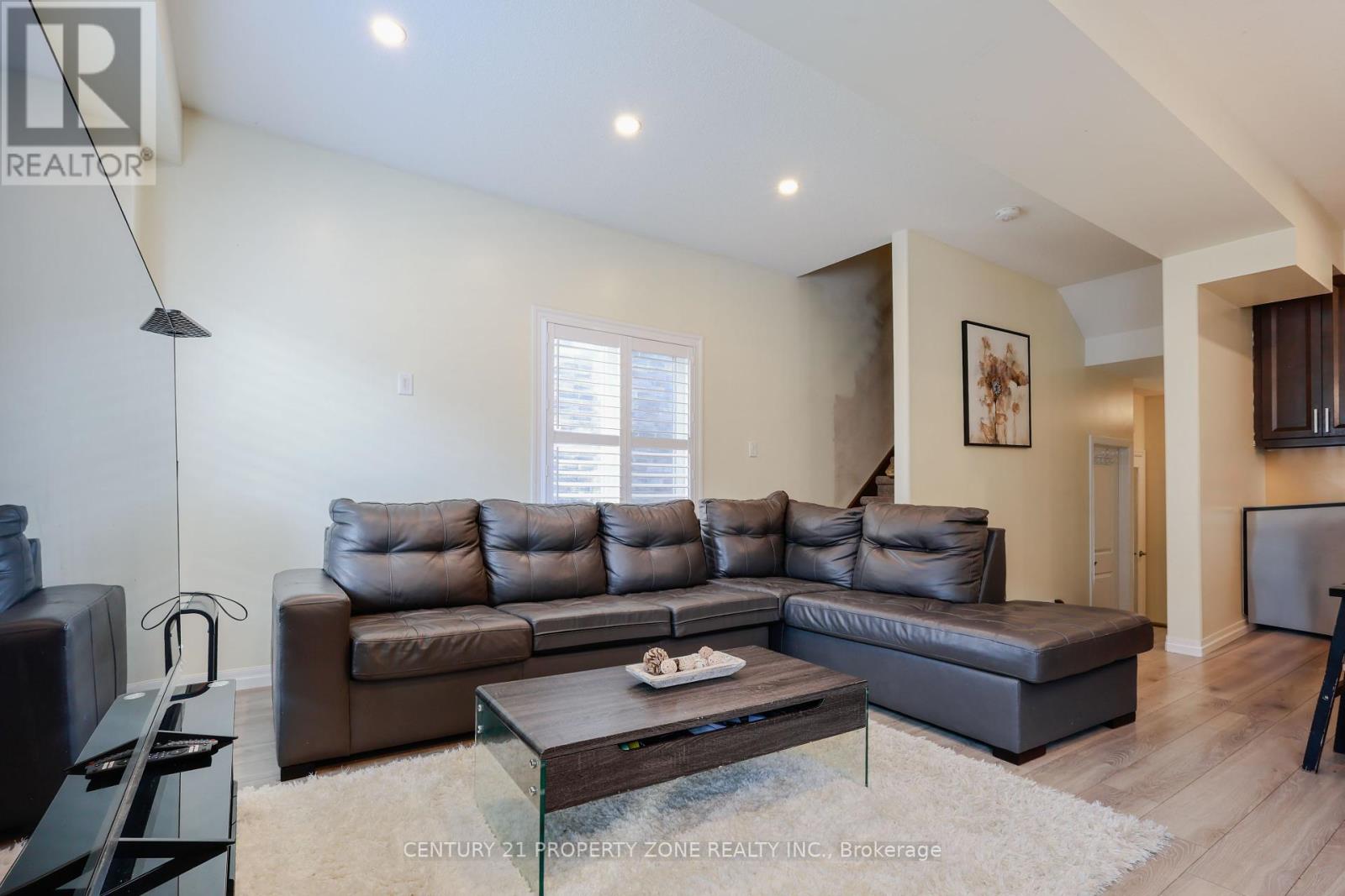 Property at 62 - 811 SARNIA ROAD image 5