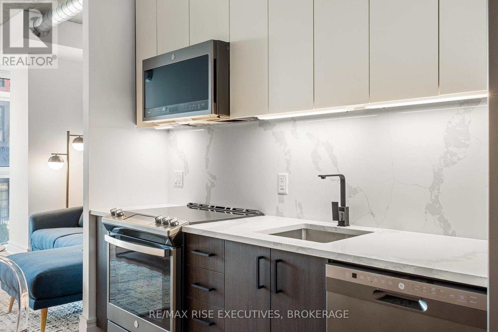 221 - 150 Marketplace Avenue, Ottawa, Ontario  K2J 6V2 - Photo 4 - X12269015