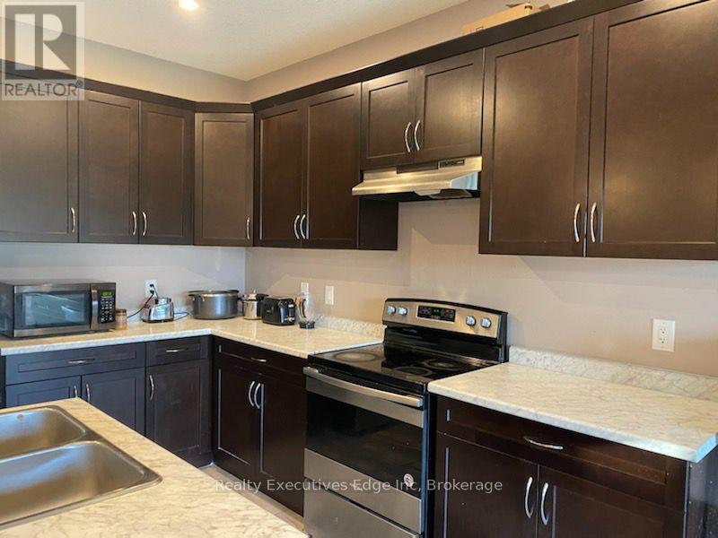 1330 Lawson Road, London North, Ontario N6G 5K9 - Photo 6 - X12264488