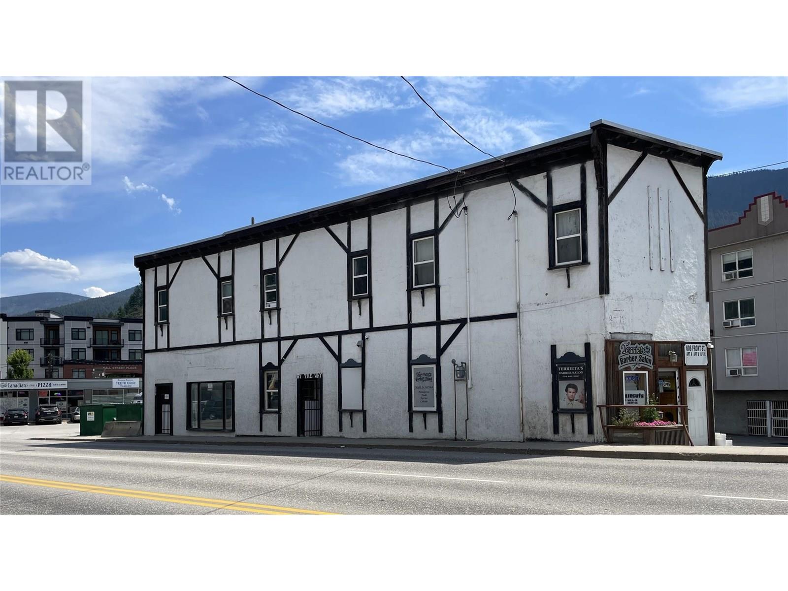 606 Front Street, Nelson, British Columbia