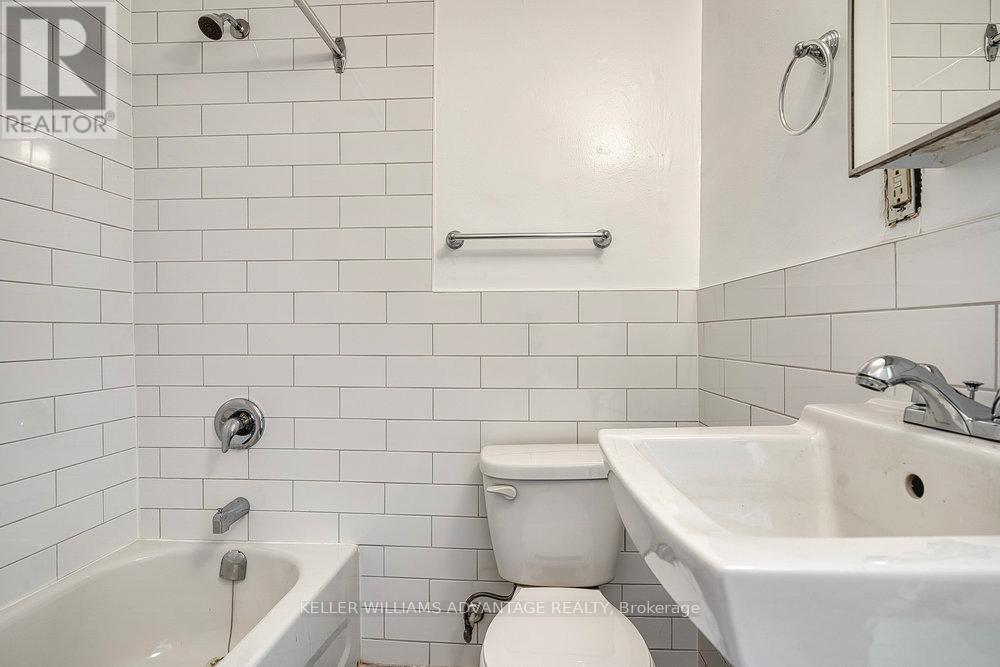 24 Indian Road Crescent, Toronto, Ontario  M6P 2G1 - Photo 11 - W12268976