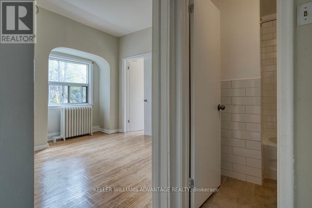 24 Indian Road Crescent, Toronto, Ontario  M6P 2G1 - Photo 9 - W12268976