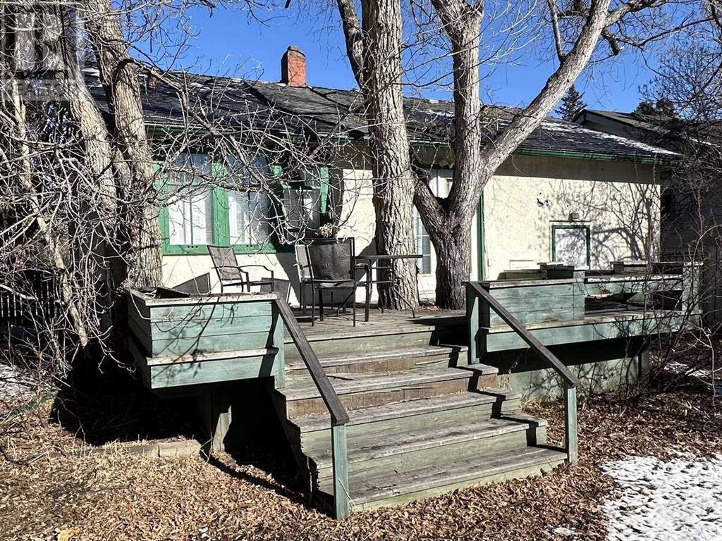 Property at 133 10 Avenue NE image 4