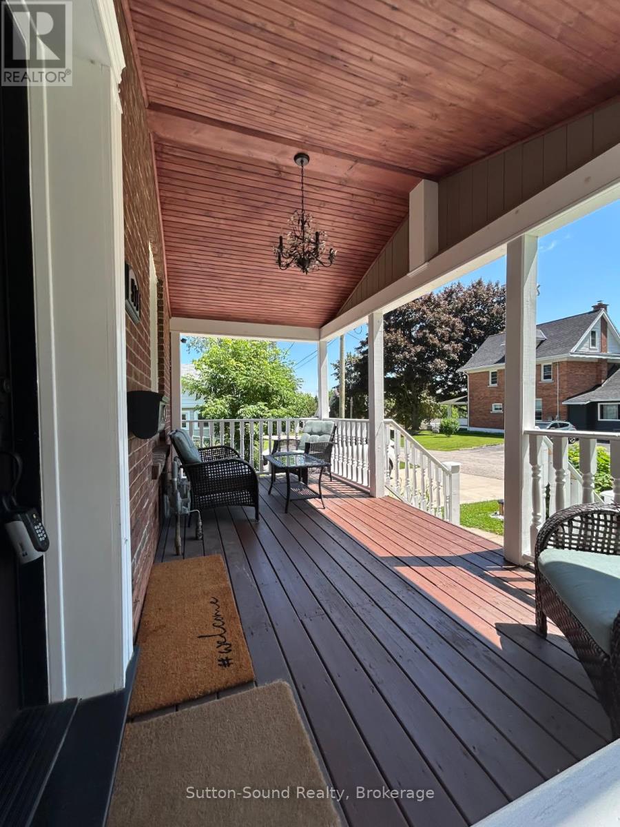 534 17th Street W, Owen Sound, Ontario  N4K 4B7 - Photo 3 - X12240570