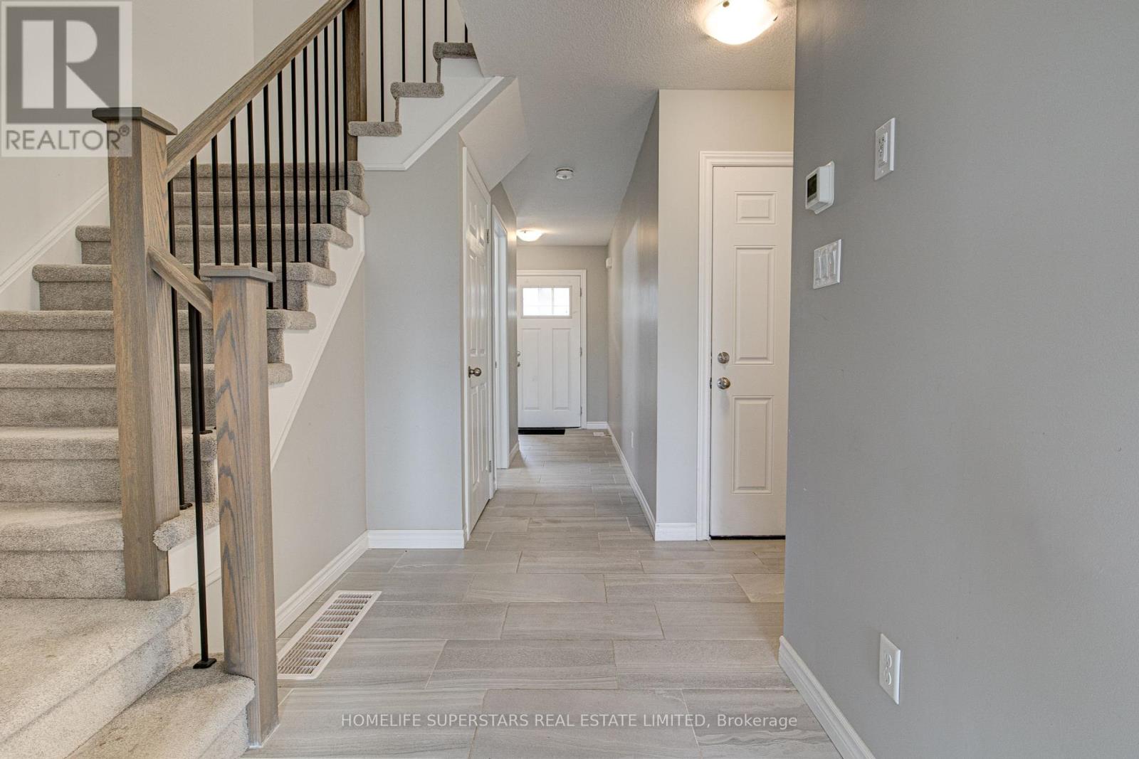 Property at 33 WOODEDGE CIRCLE image 4