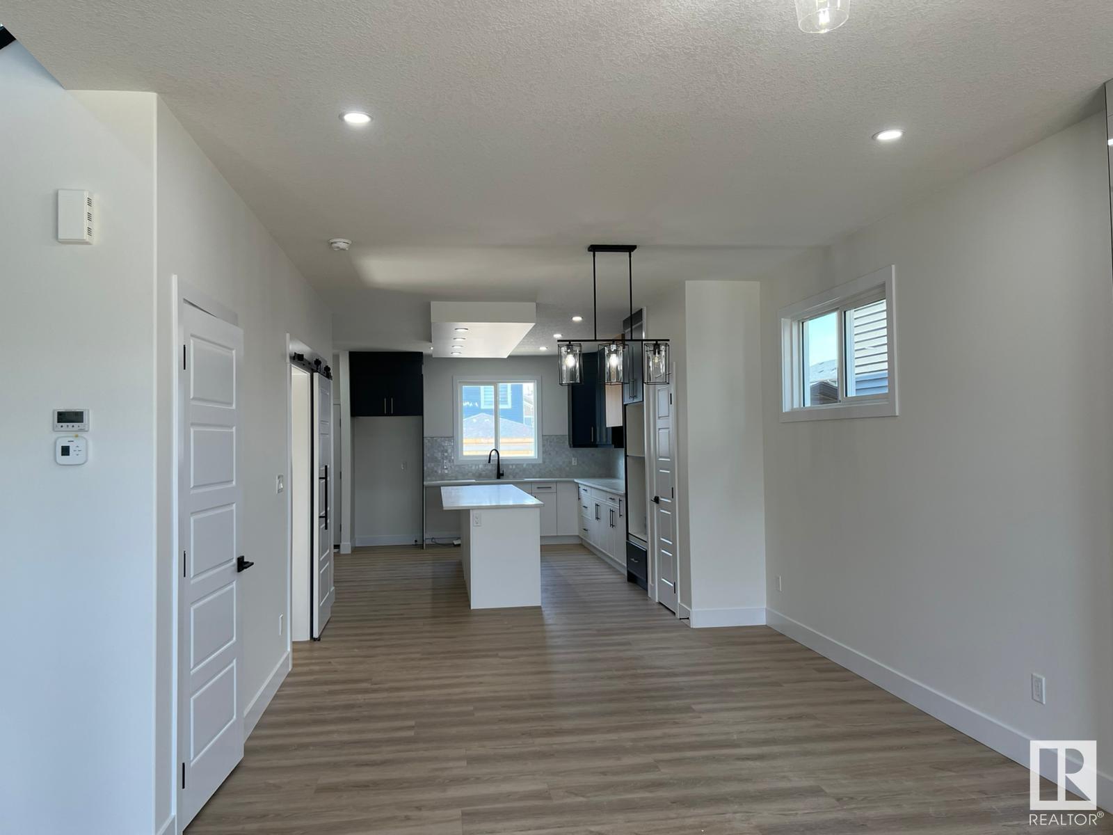 Property at 20 RESPLENDENT WY image 5