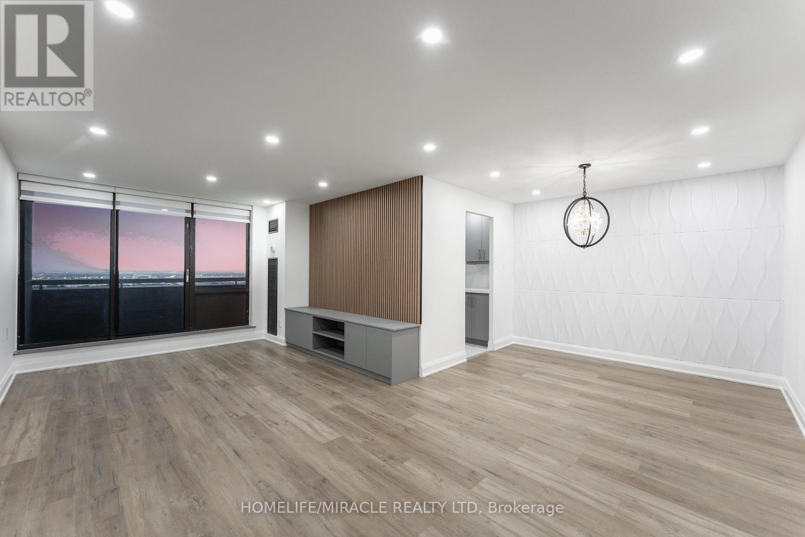 Property at 2605 - 18 KNIGHTSBRIDGE ROAD image 2