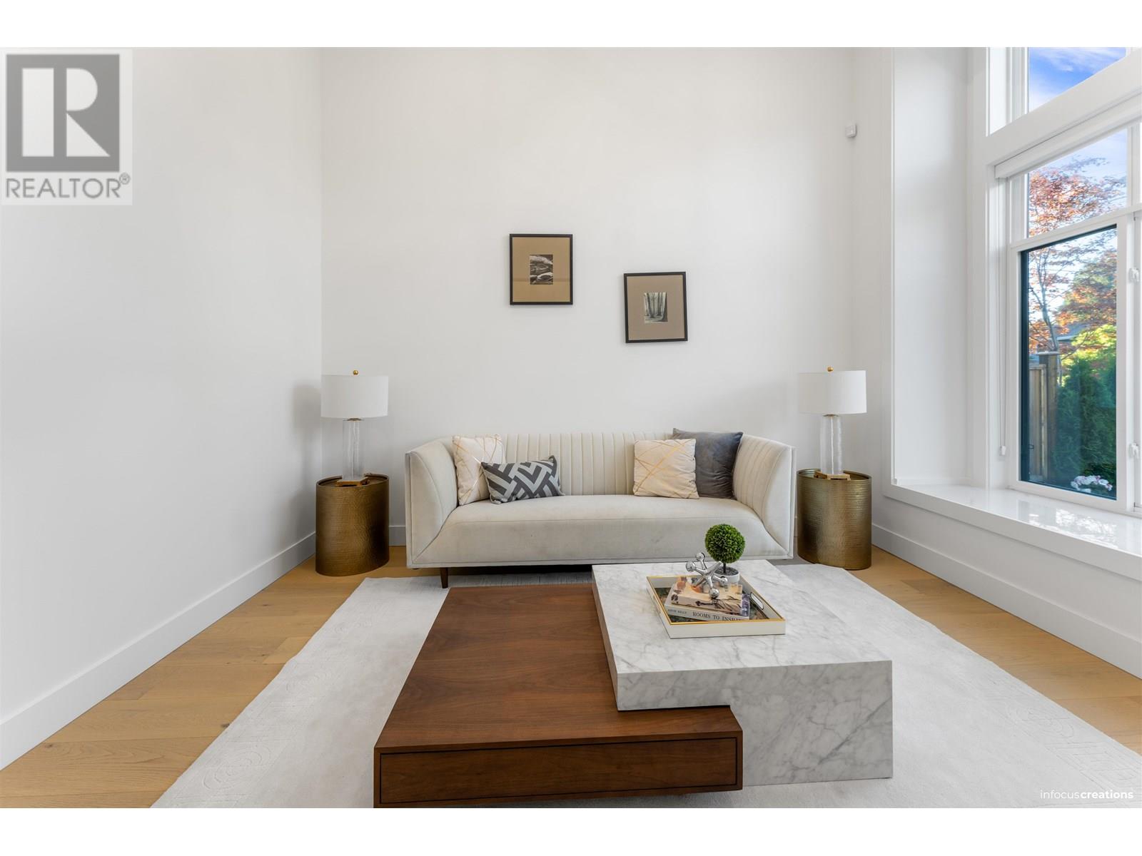 Property at 5754 16A AVENUE image 3