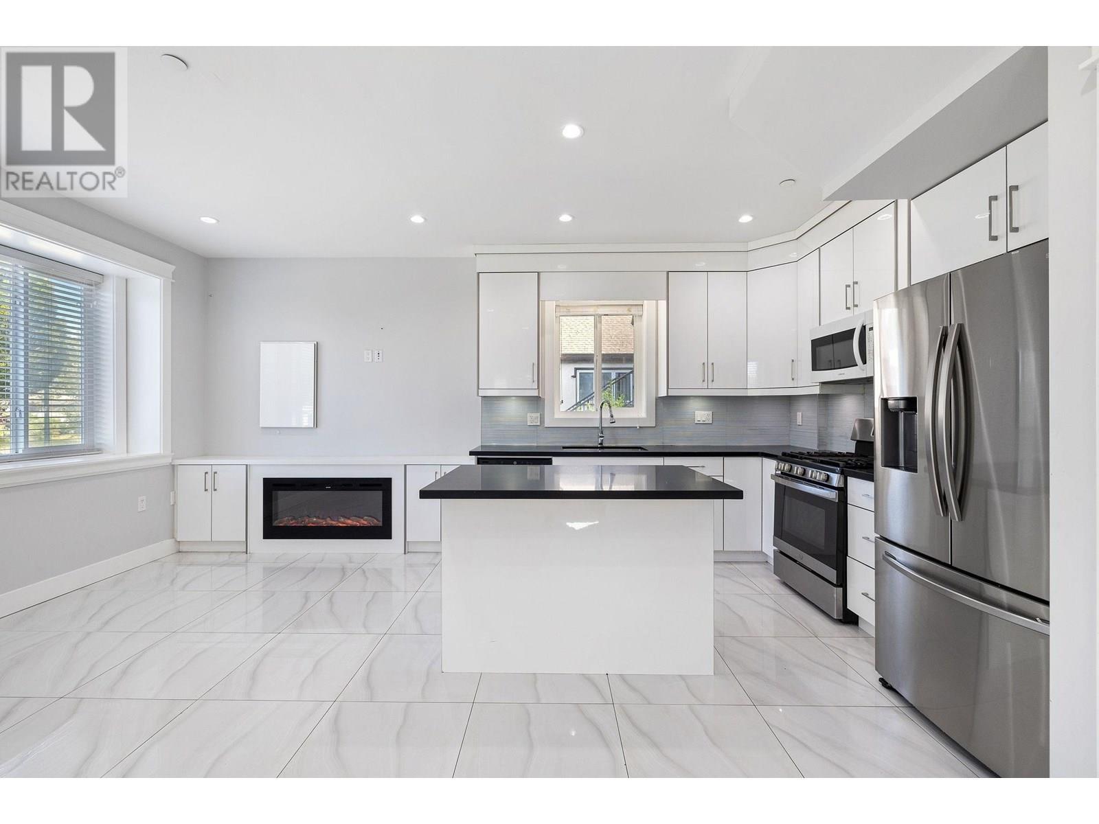 Property at 1 2430 41 AVENUE image 3
