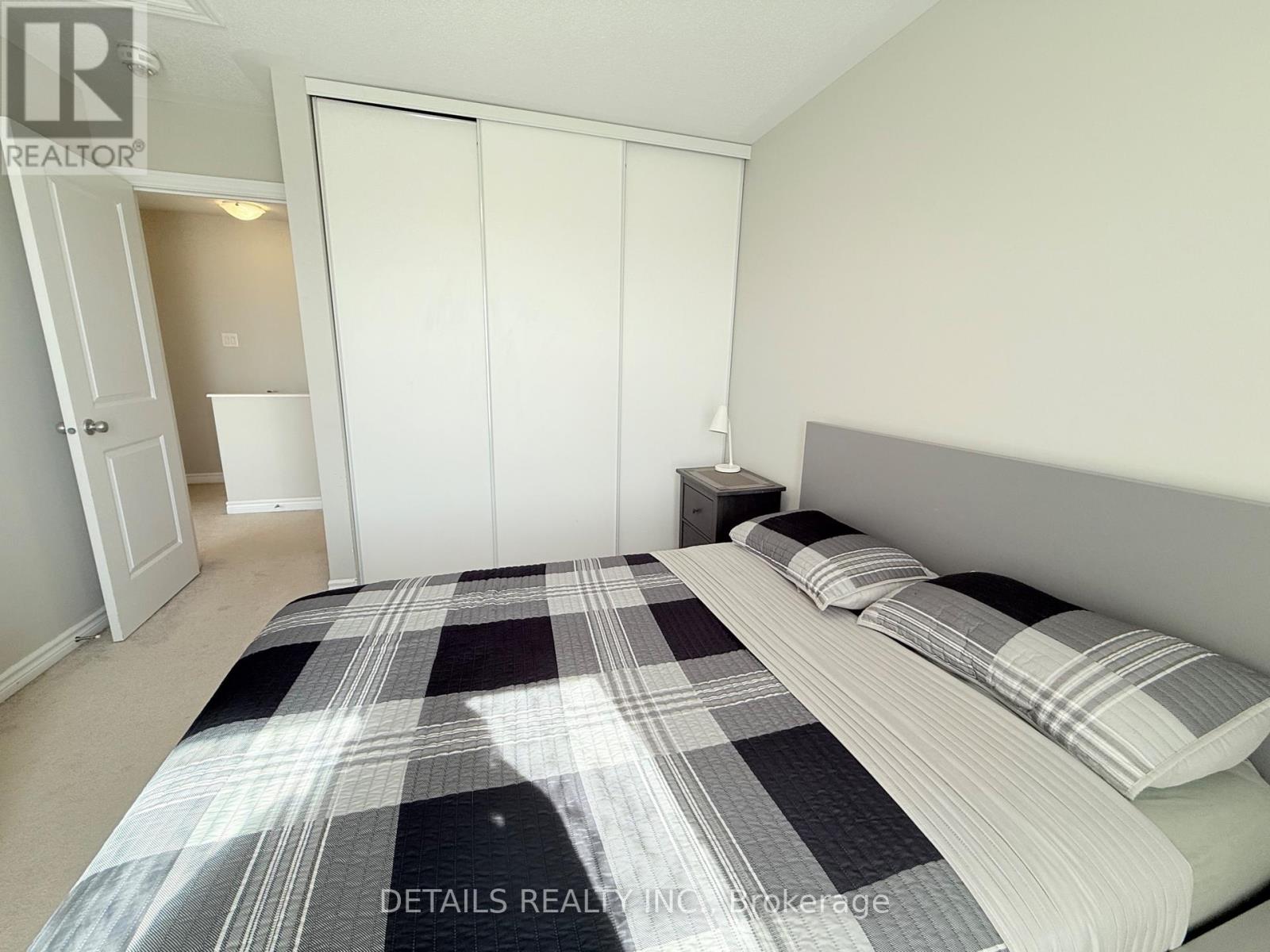 B - 743 Magnolia Street, Ottawa, Ontario  K4A 3W4 - Photo 5 - X12269165