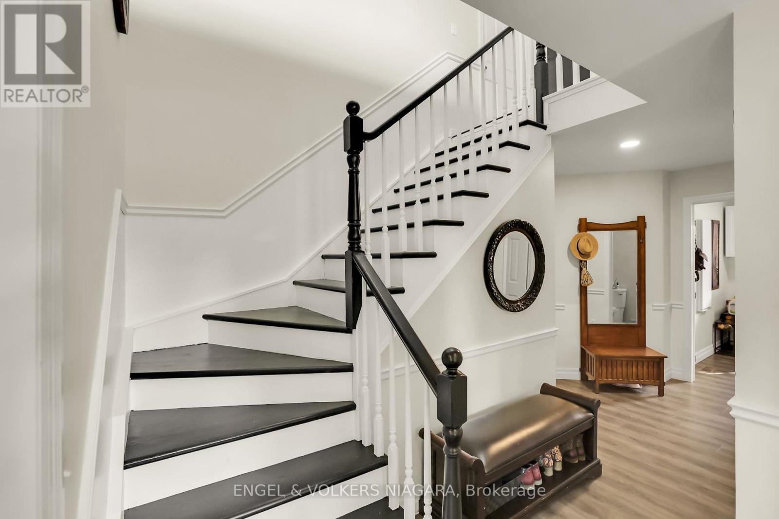 624 Simcoe Street, Niagara-On-The-Lake, Ontario  L0S 1J0 - Photo 23 - X12268366