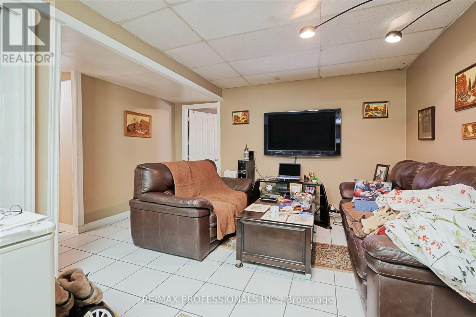 821 10th Innisfil Line, Innisfil, Ontario  L9S 3N4 - Photo 24 - N12269138