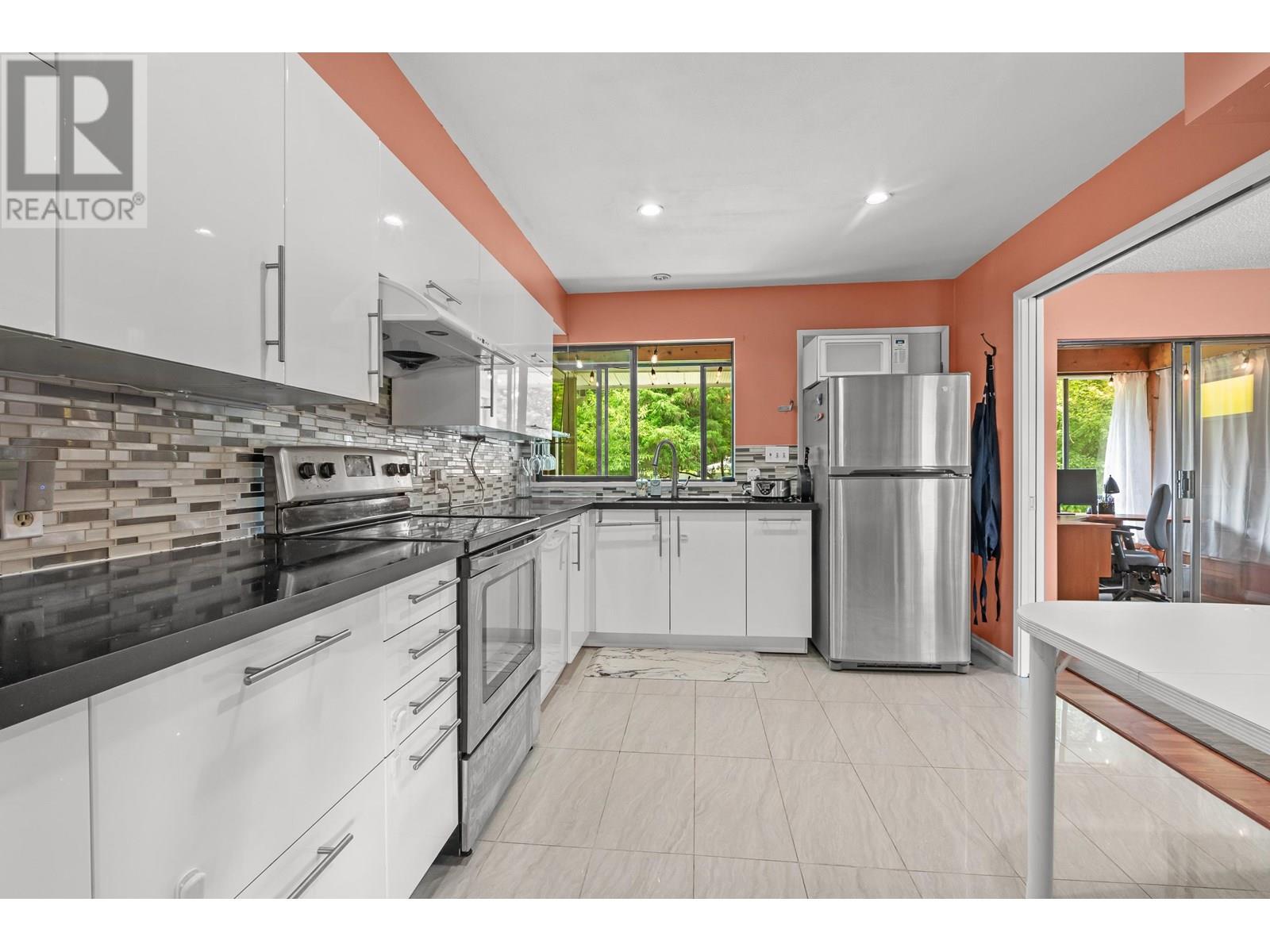 Property at 5540 LAUREL STREET image 3