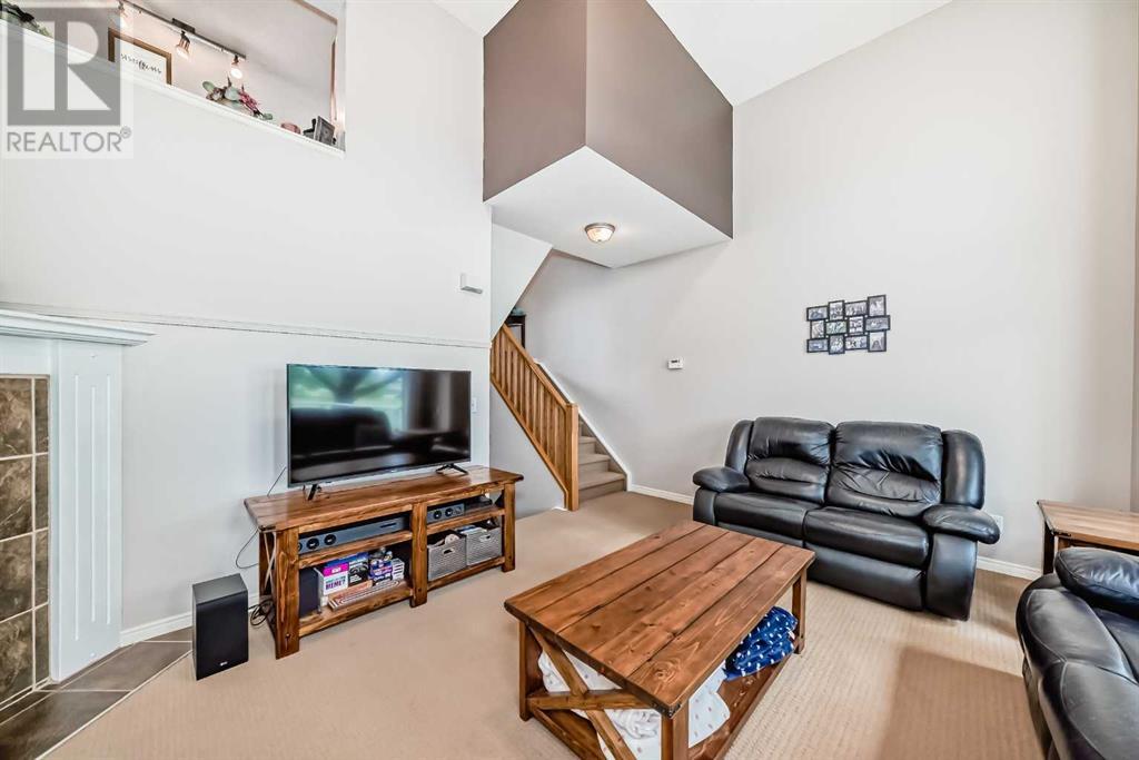 Property at 104 Kingsland Court SW image 5