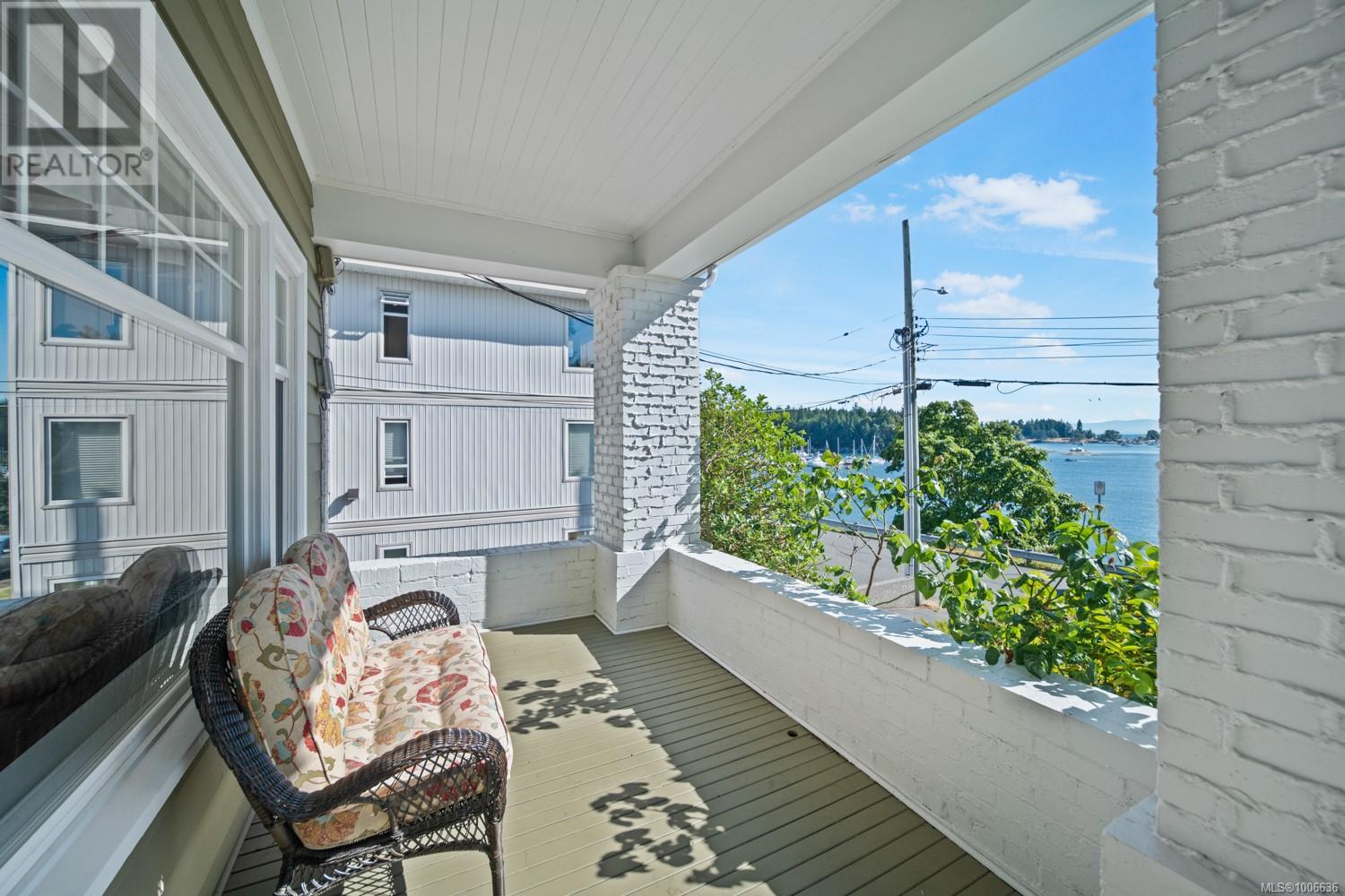 Property at 135 Newcastle Ave image 3