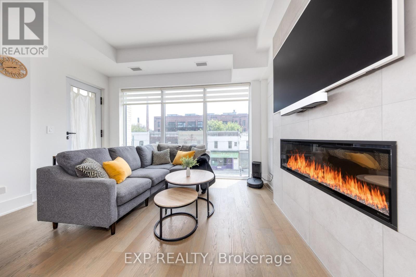 Property at 201 - 495 LOGAN AVENUE image 5