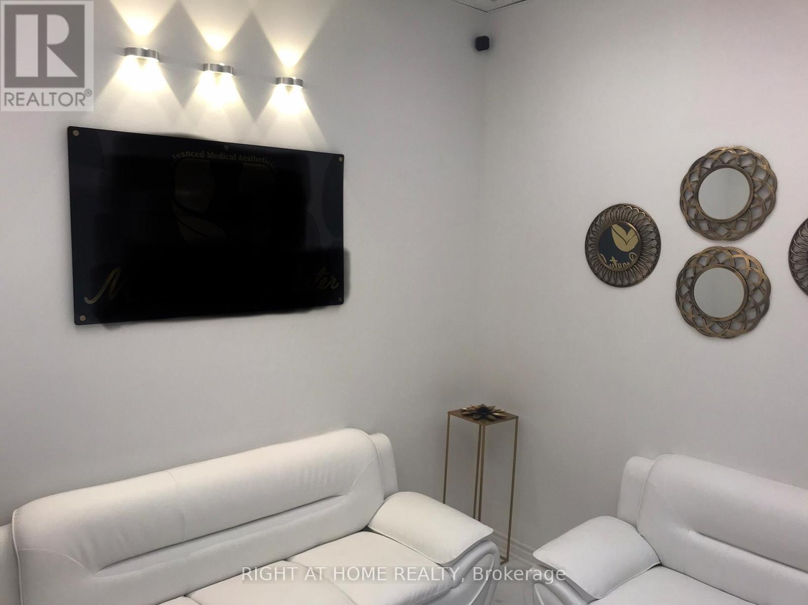 204 - 10168 Yonge Street, Richmond Hill, Ontario  L4C 1T6 - Photo 6 - N12269213