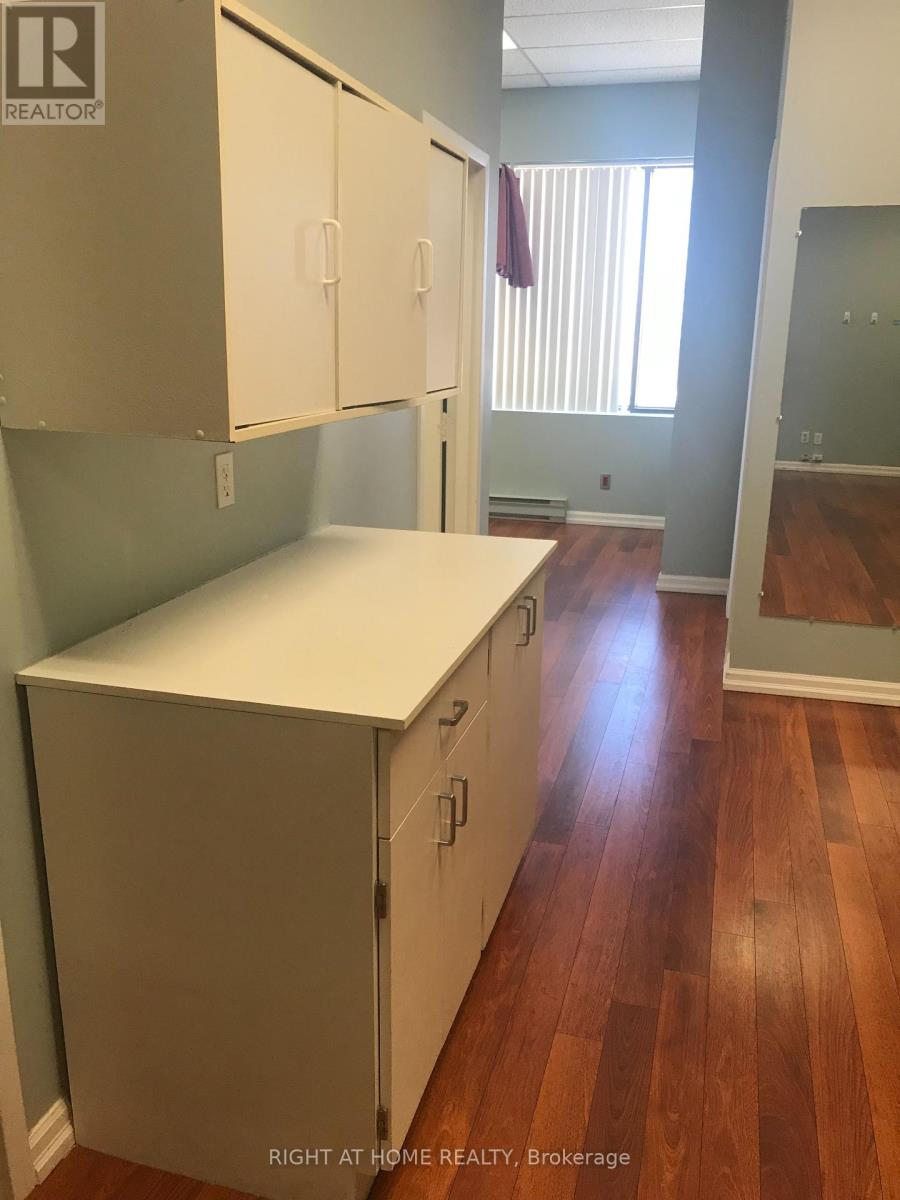 205 - 10168 Yonge Street, Richmond Hill, Ontario  L4C 1T6 - Photo 11 - N12269214