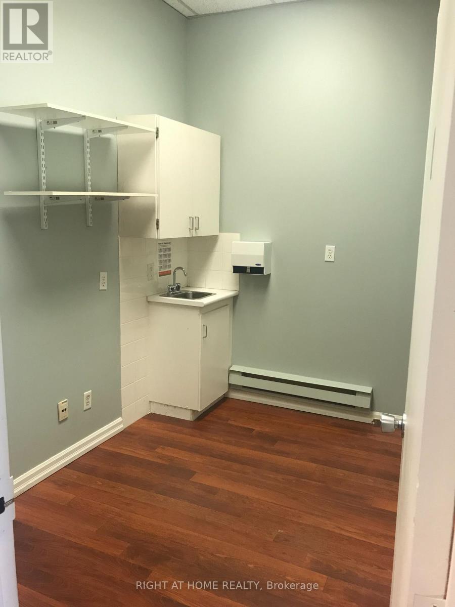 205 - 10168 Yonge Street, Richmond Hill, Ontario  L4C 1T6 - Photo 12 - N12269214