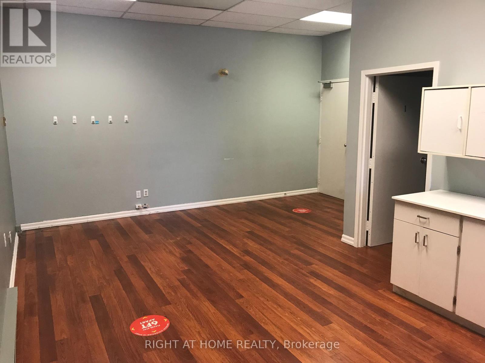 205 - 10168 Yonge Street, Richmond Hill, Ontario  L4C 1T6 - Photo 6 - N12269214
