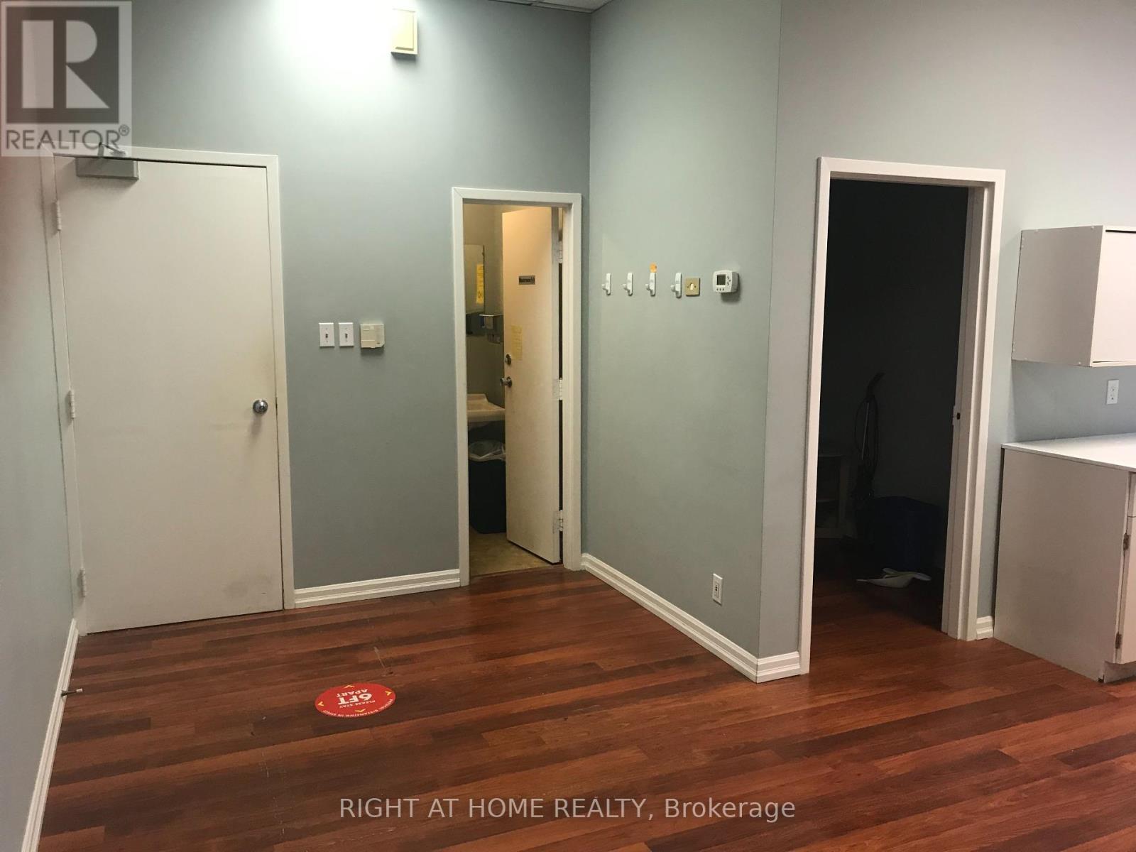 205 - 10168 Yonge Street, Richmond Hill, Ontario  L4C 1T6 - Photo 8 - N12269214