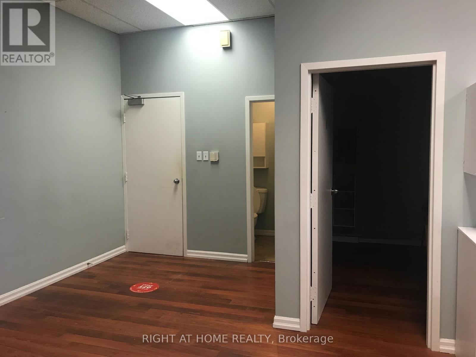 205 - 10168 Yonge Street, Richmond Hill, Ontario  L4C 1T6 - Photo 9 - N12269214