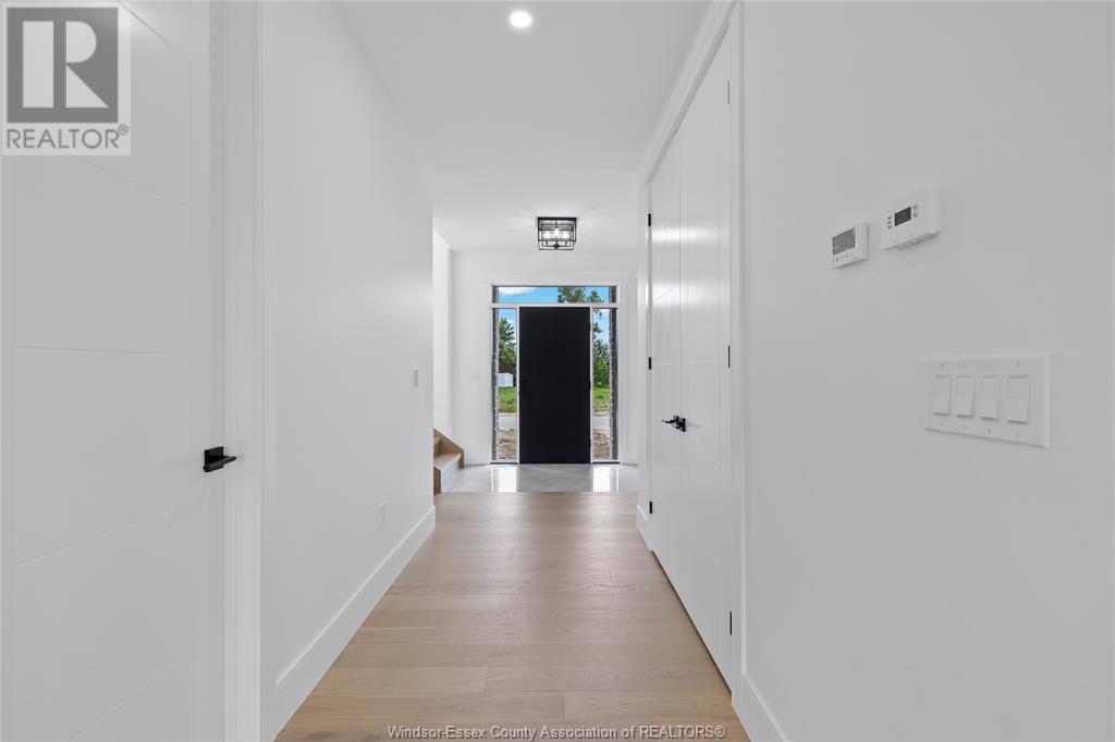 Property at 2512 MAYFAIR South image 4