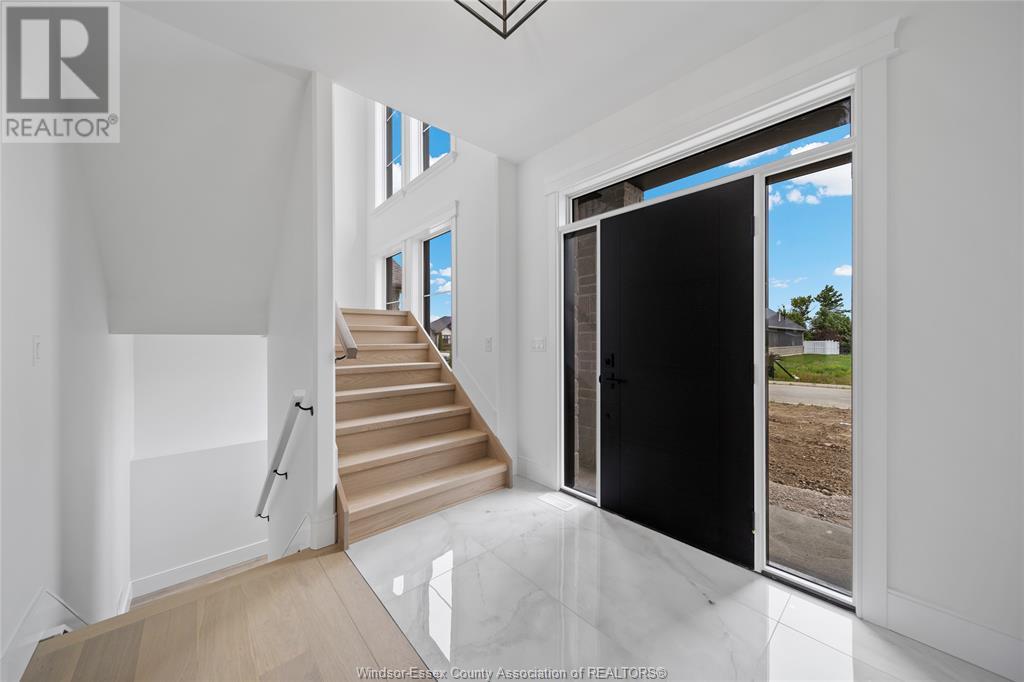 Property at 2512 MAYFAIR South image 3