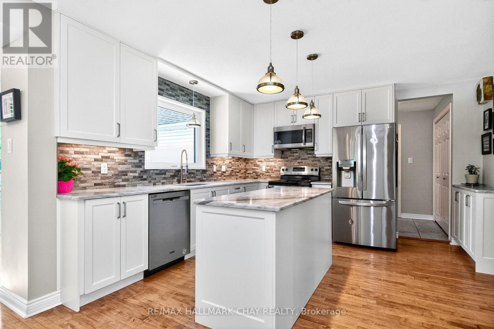403 Moonstone Road E, Oro-Medonte, Ontario  L0K 1N0 - Photo 4 - S12268920