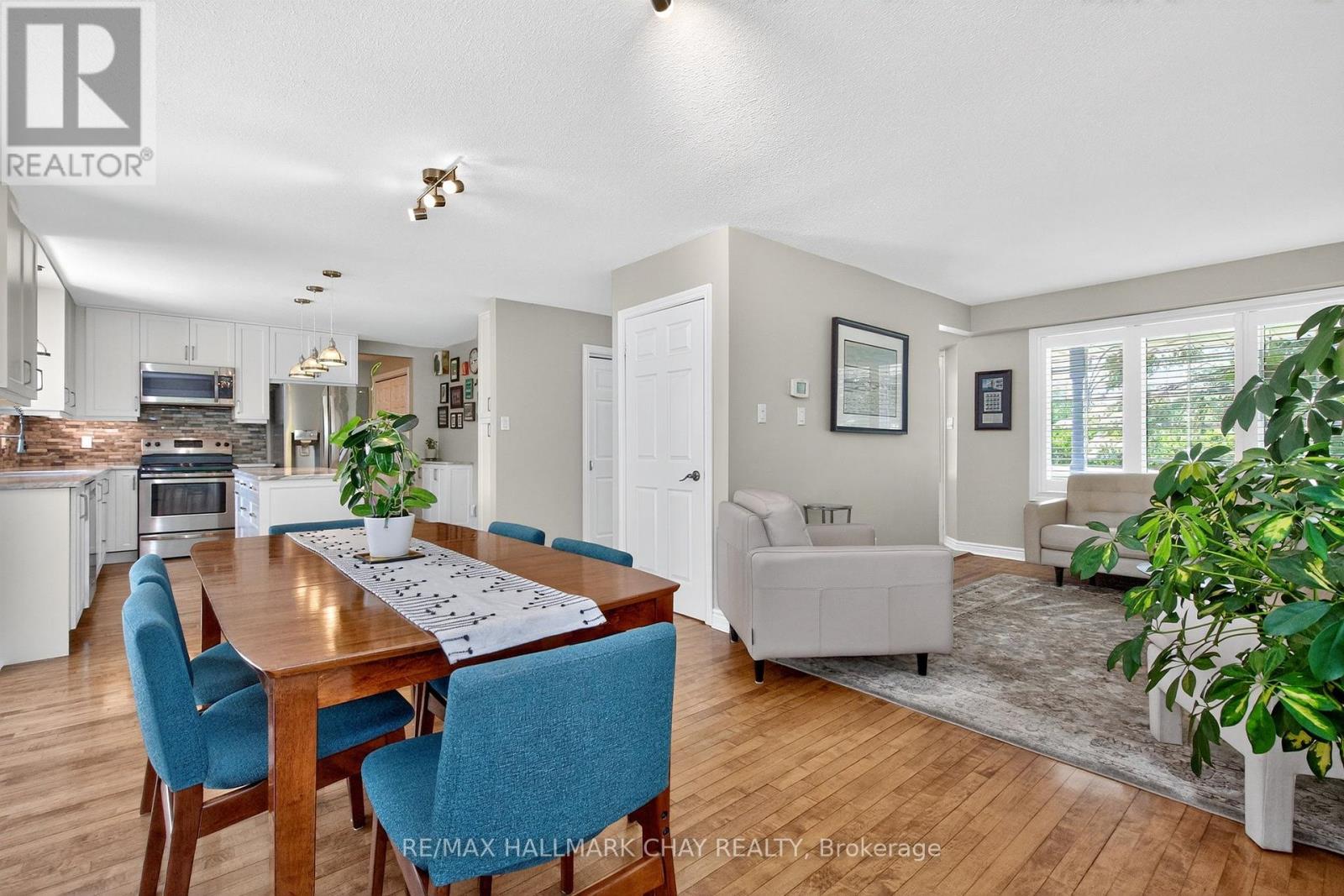 403 Moonstone Road E, Oro-Medonte, Ontario  L0K 1N0 - Photo 9 - S12268920