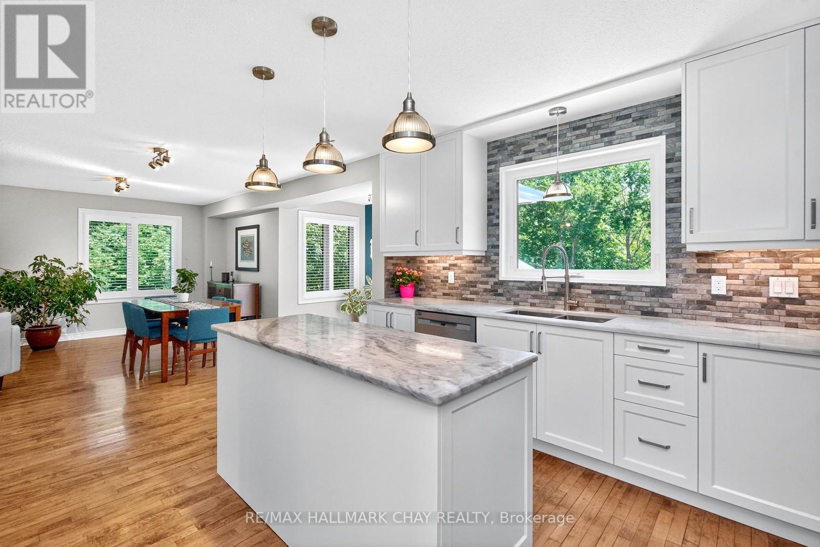 403 Moonstone Road E, Oro-Medonte, Ontario  L0K 1N0 - Photo 6 - S12268920