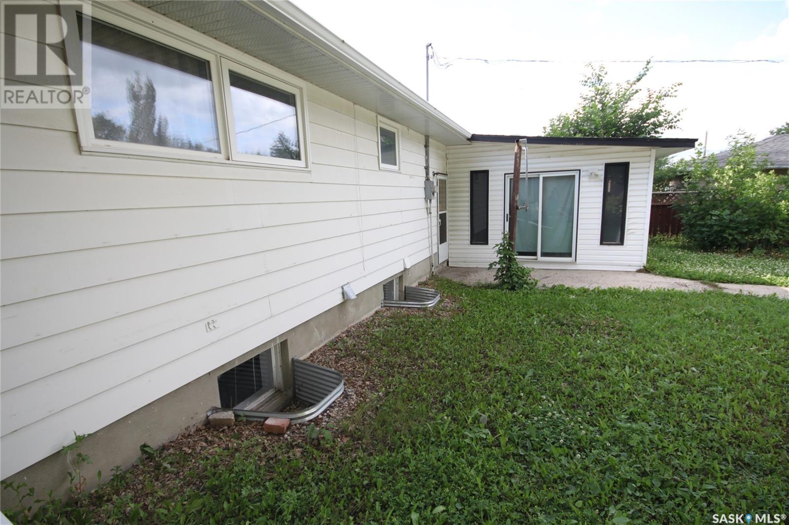 Property at 151 SMITH STREET N image 3