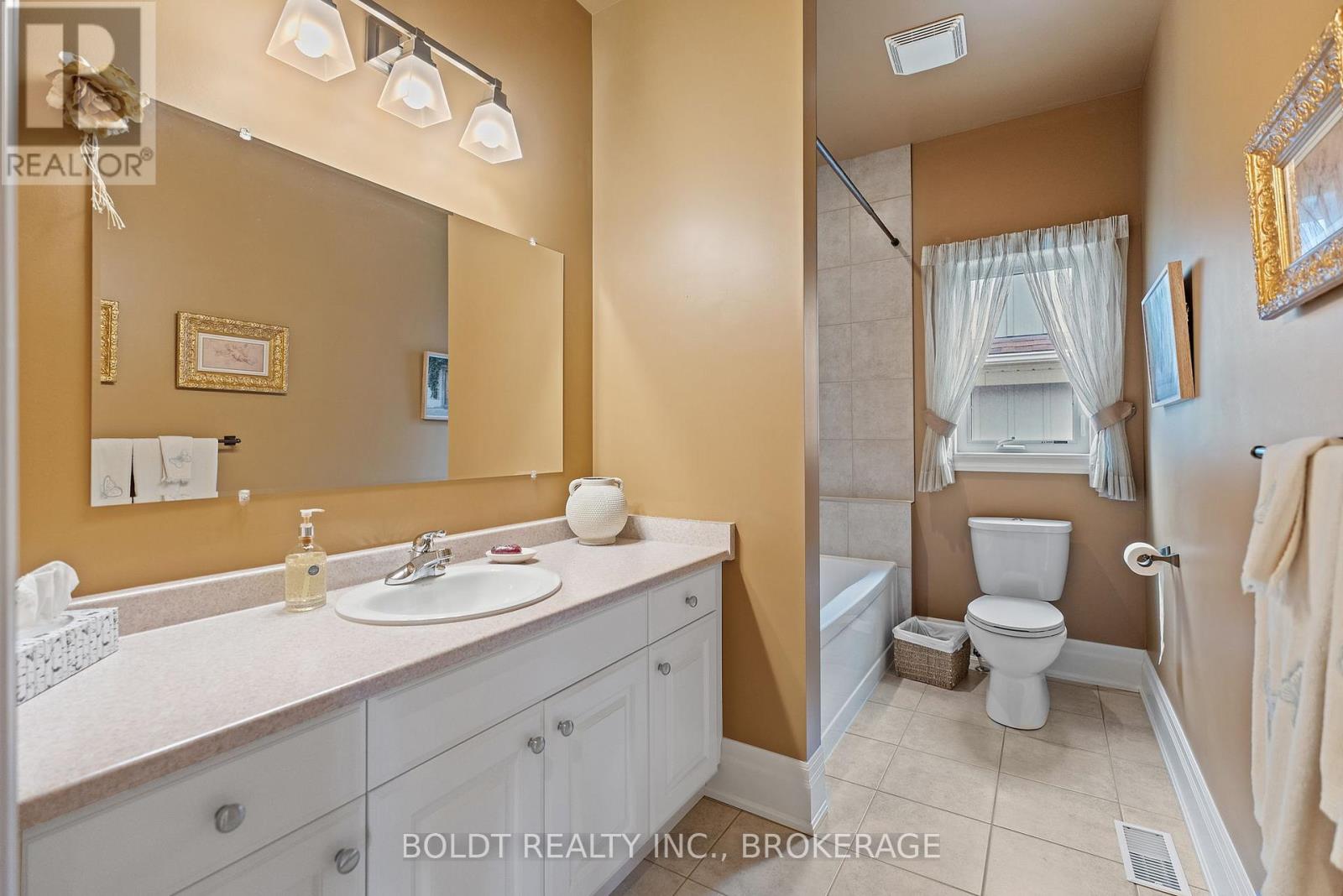 19 Red Haven Drive, Niagara-On-The-Lake, Ontario  L0S 1J0 - Photo 22 - X12241016