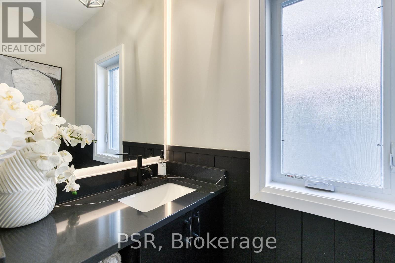 Property at 545 DOONWOODS CRESCENT image 4