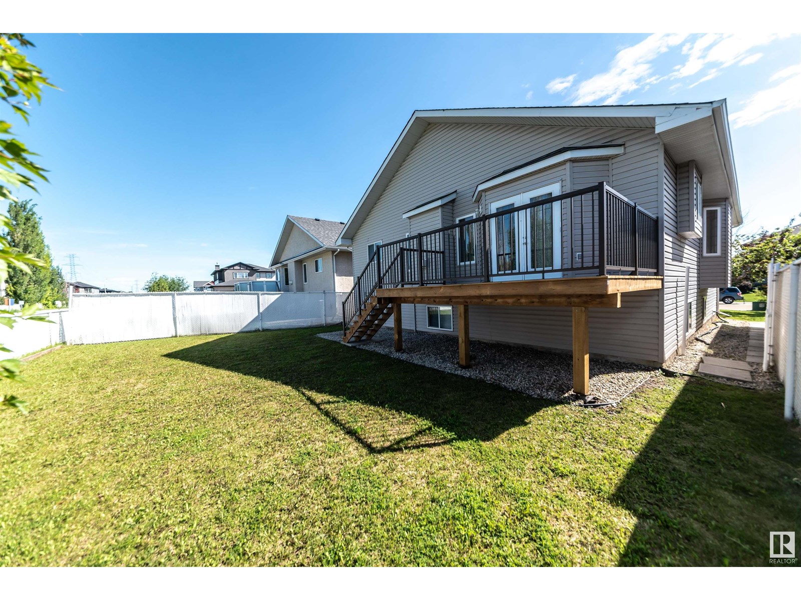 Property at 14908 16 ST NW image 2