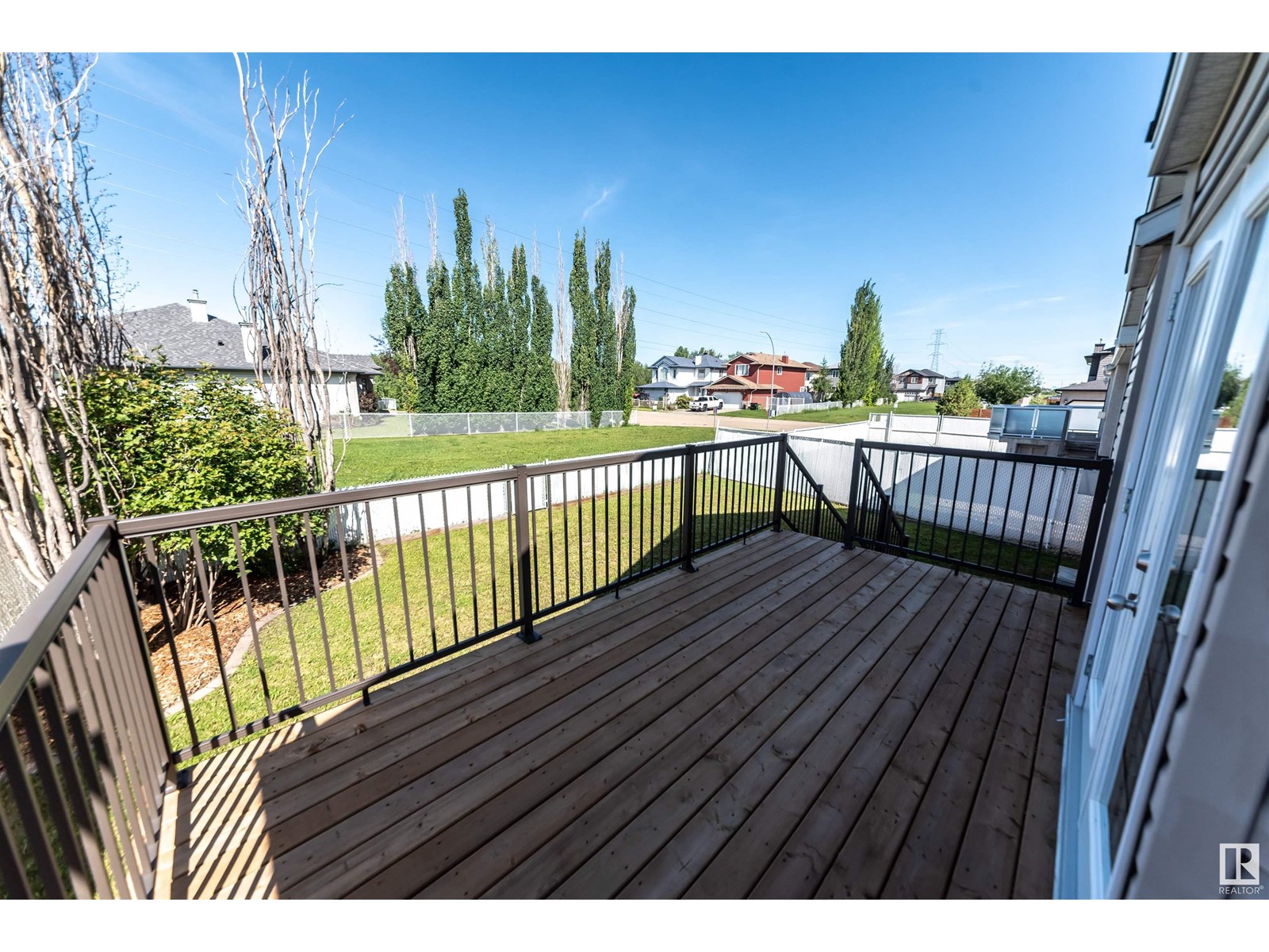 Property at 14908 16 ST NW image 4