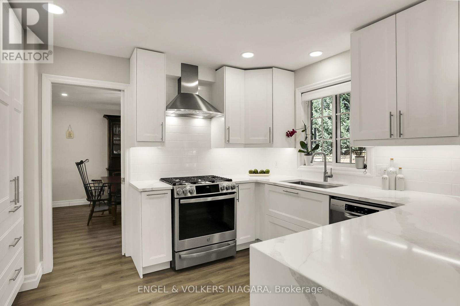 624 Simcoe Street, Niagara-On-The-Lake, Ontario  L0S 1J0 - Photo 14 - X12268366