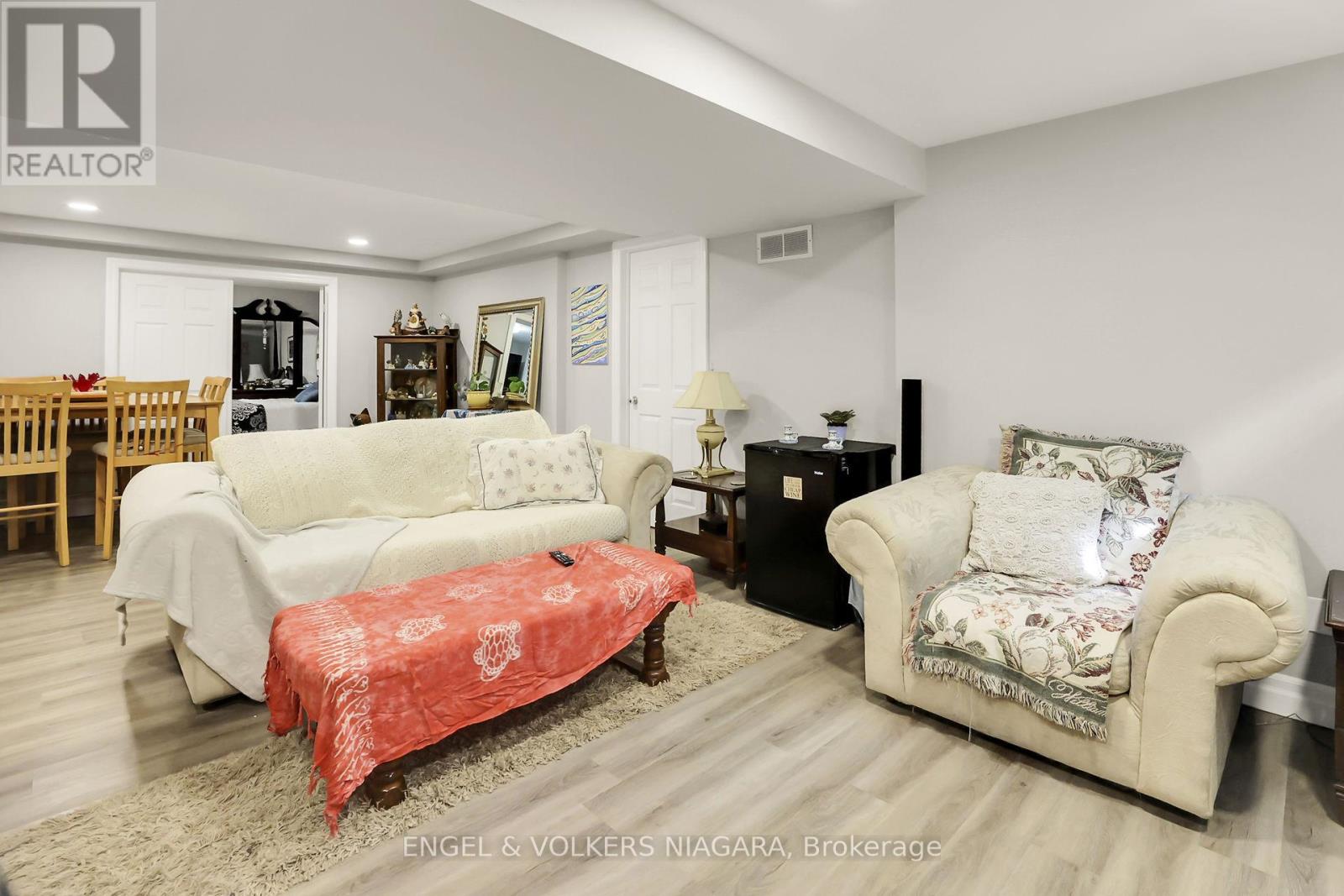 624 Simcoe Street, Niagara-On-The-Lake, Ontario  L0S 1J0 - Photo 38 - X12268366