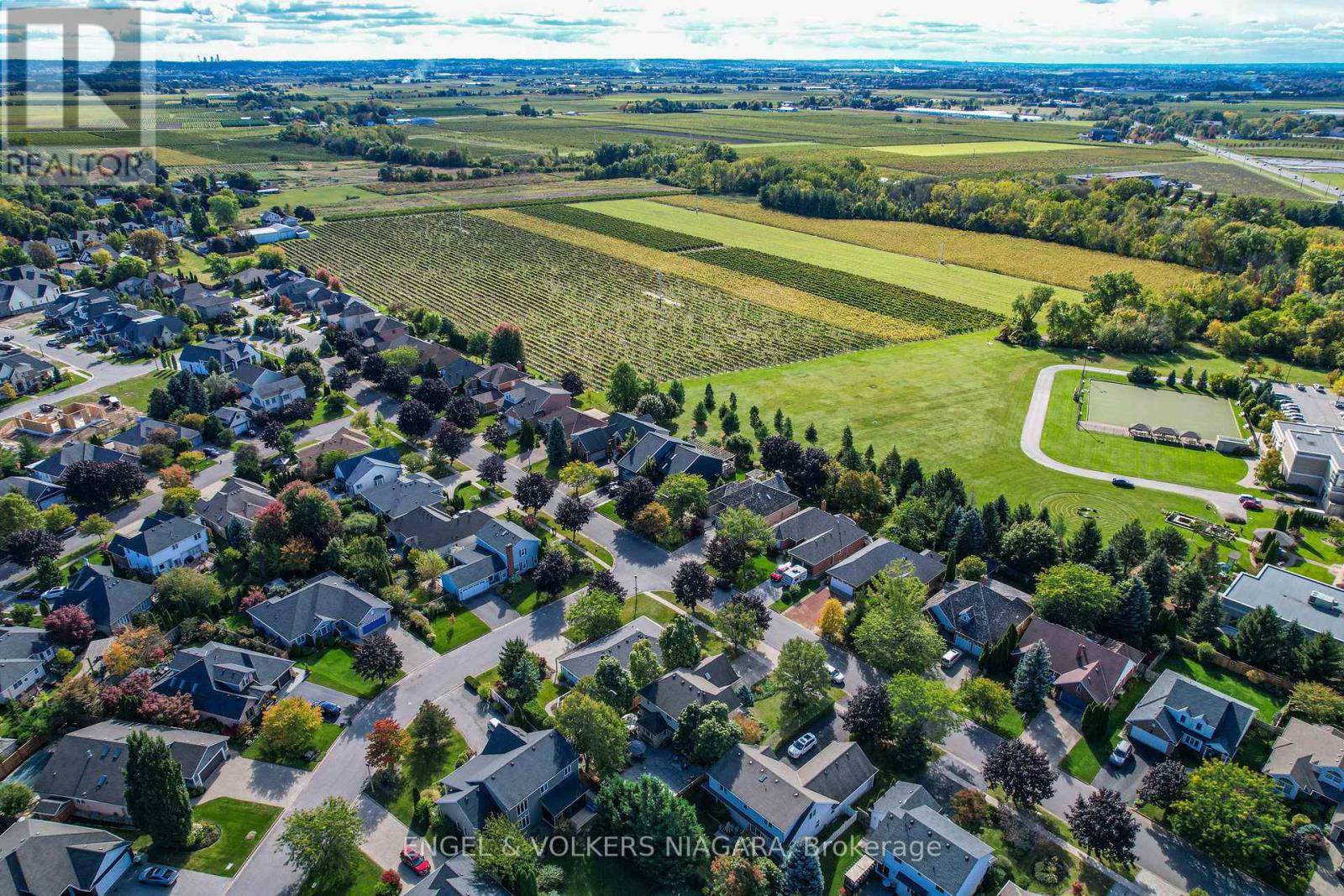 624 Simcoe Street, Niagara-On-The-Lake, Ontario  L0S 1J0 - Photo 49 - X12268366