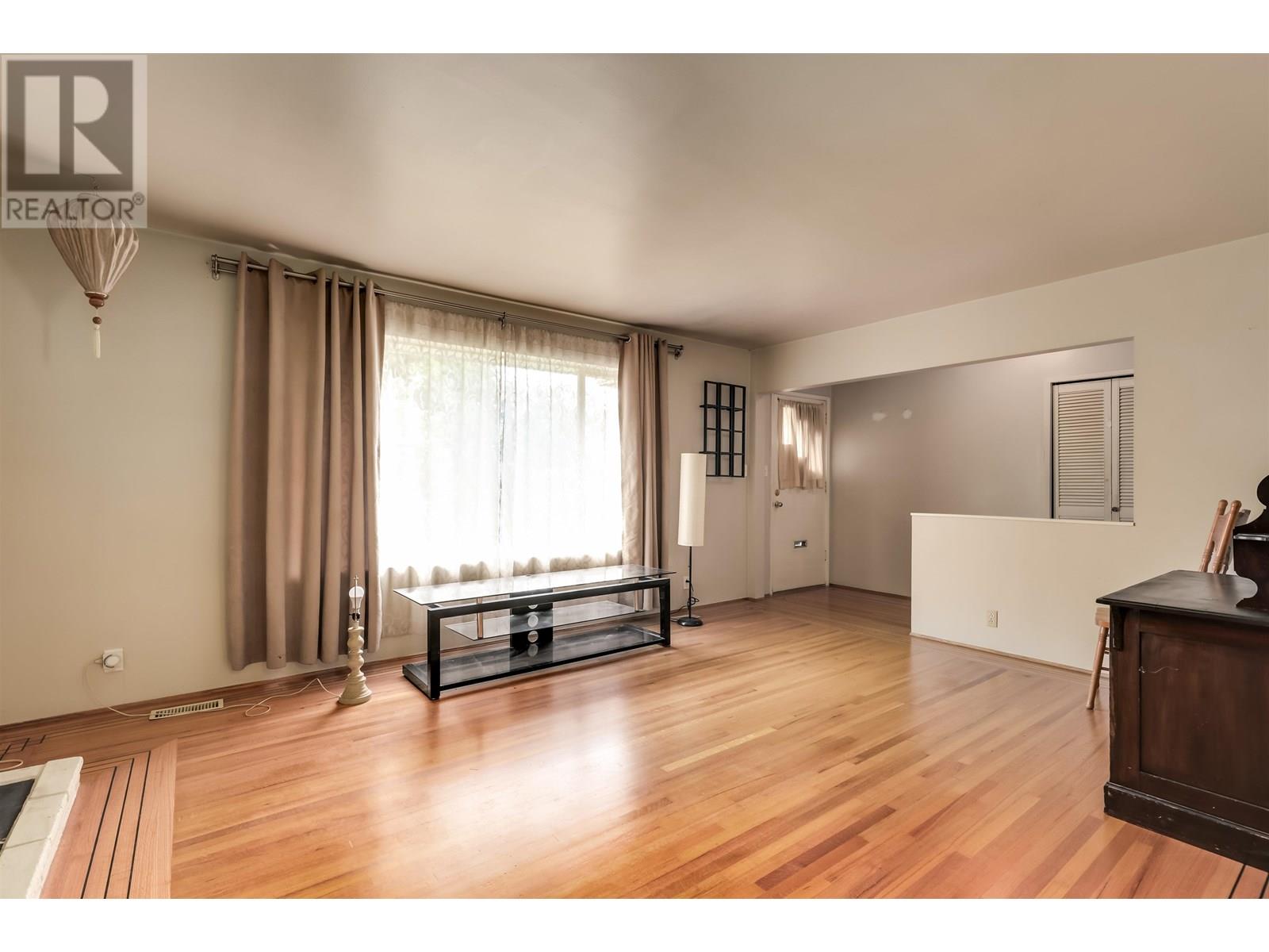Property at 1118 CLOVERLEY STREET image 3